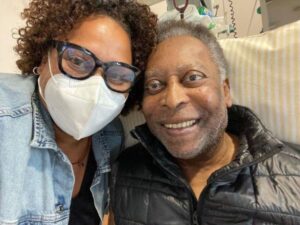 pele with daughter at the hospital where he was receiving treatment