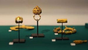 looted asante royal artefacts i